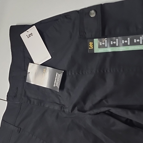 LEE Short - Picture 2 of 2